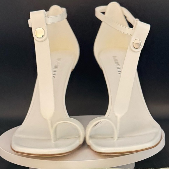 BURBERRY 
Optic White Stephanie Pumps 
EU38.5 - Picture 10 of 12